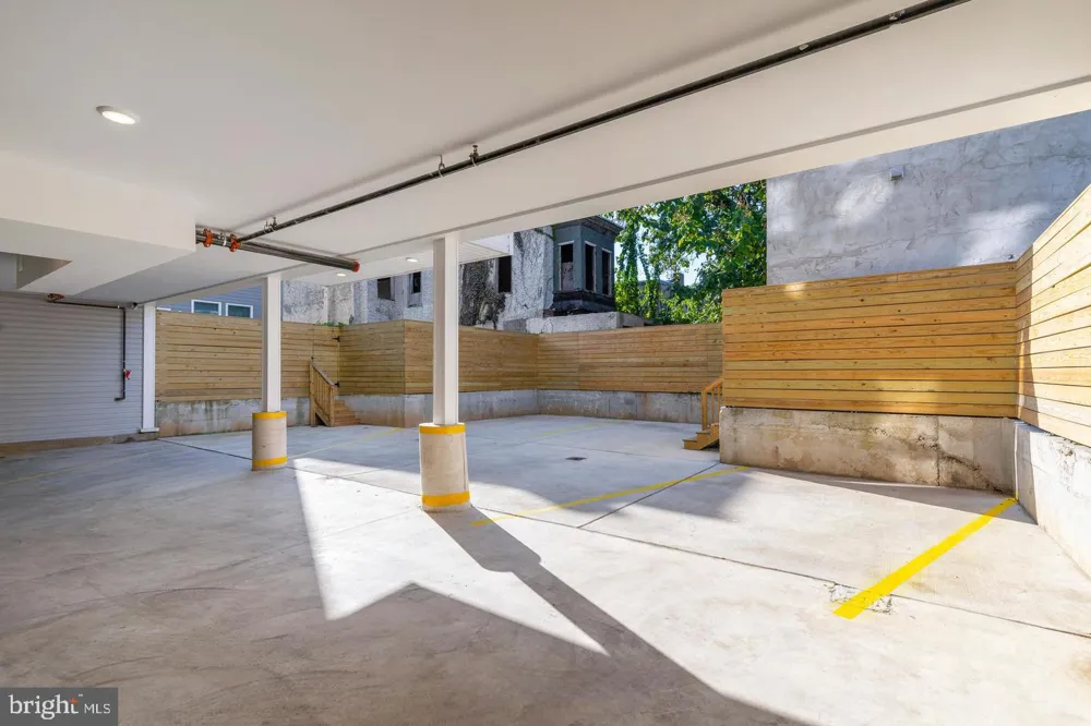 2304 9TH STREET #102 Philadelphia, PA 19133