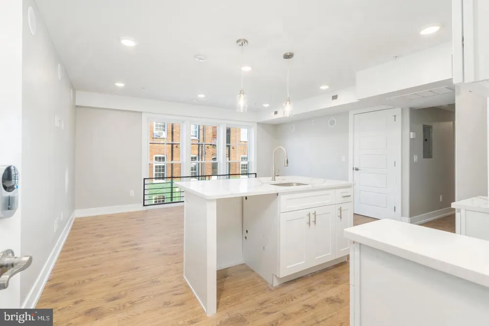 2304 9TH STREET #102 Philadelphia, PA 19133