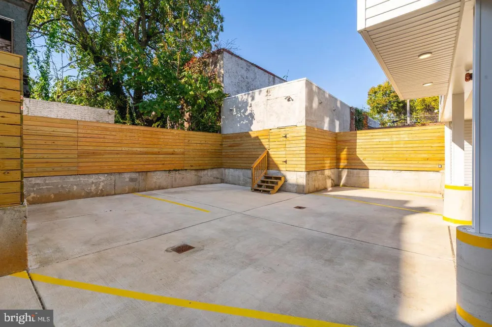 2304 9TH STREET #102 Philadelphia, PA 19133