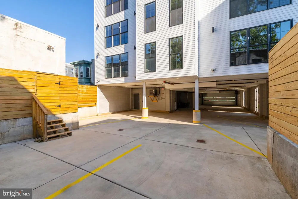 2304 9TH STREET #102 Philadelphia, PA 19133