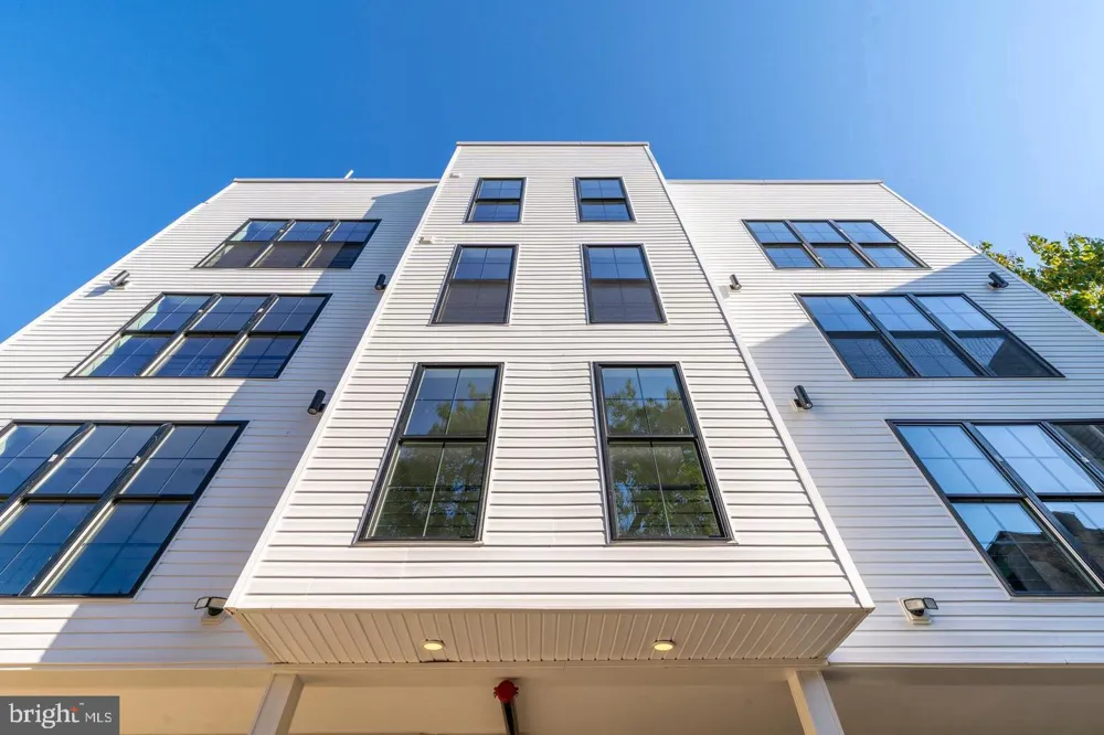 2304 9TH STREET #102 Philadelphia, PA 19133