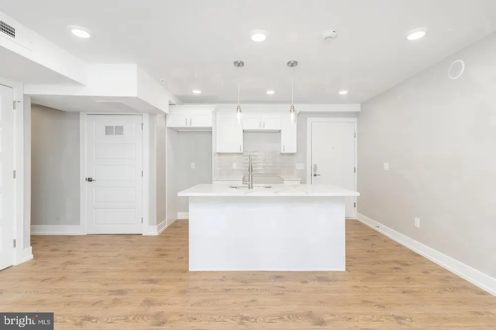 2304 9TH STREET #102 Philadelphia, PA 19133