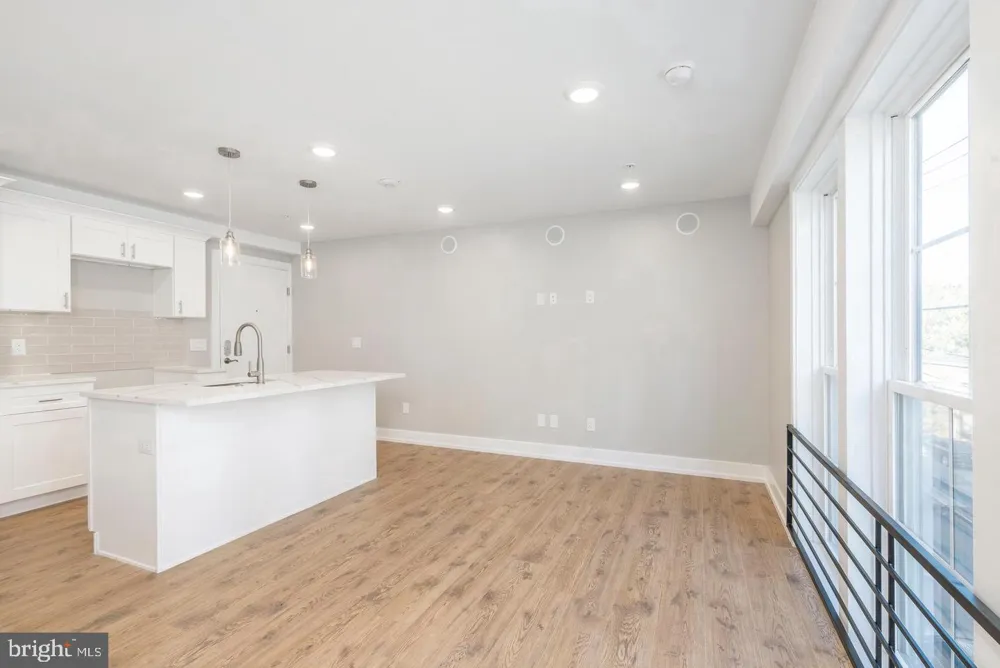 2304 9TH STREET #102 Philadelphia, PA 19133
