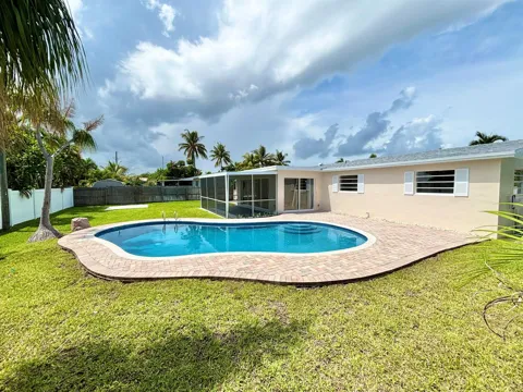 470 NE 45TH STREET