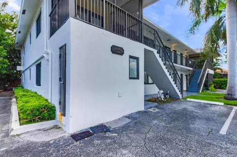 520 NE 45TH STREET #3
