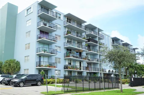 12500 NE 15TH AVENUE #614
