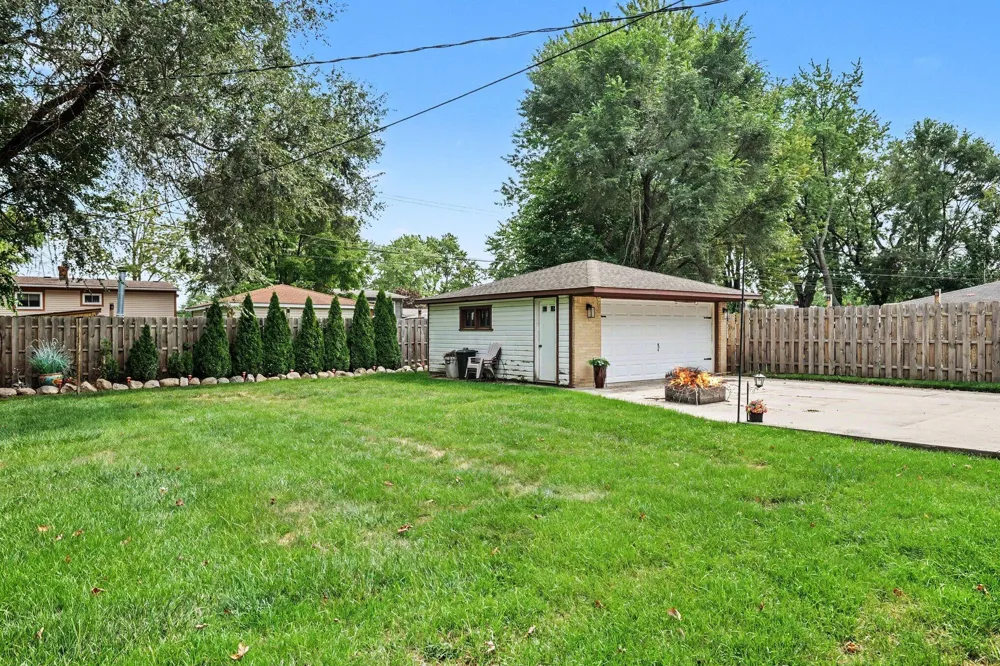 43666 Deborah Drive Sterling Heights, MI 48313