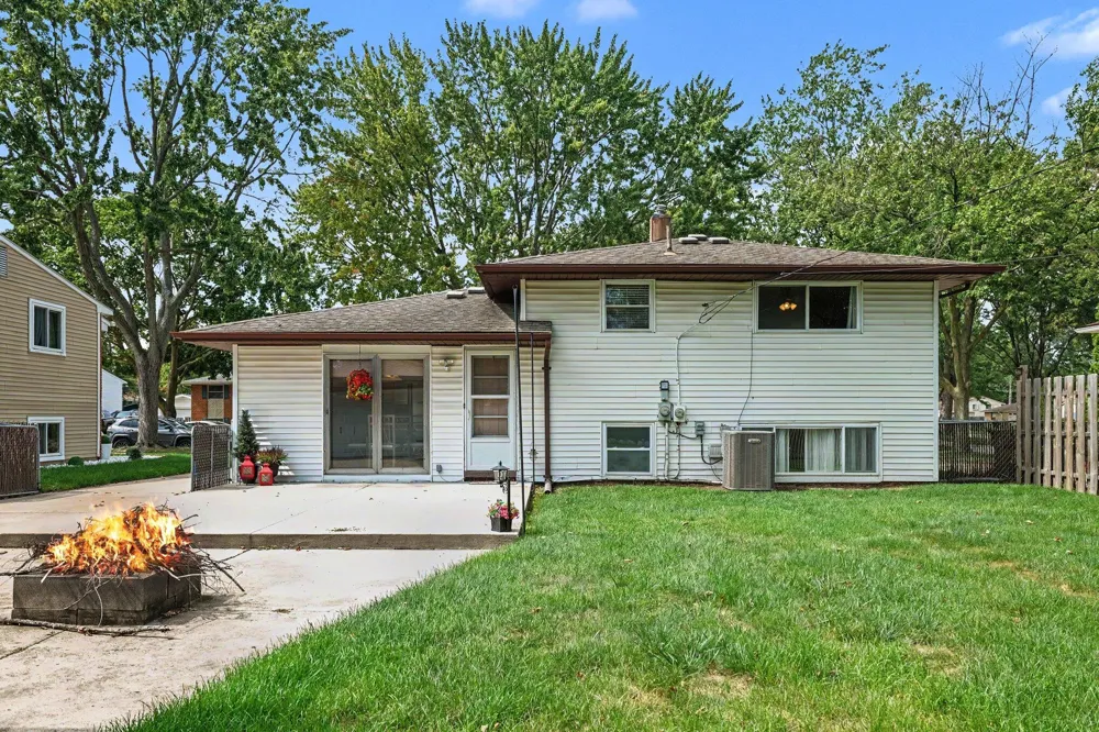 43666 Deborah Drive Sterling Heights, MI 48313