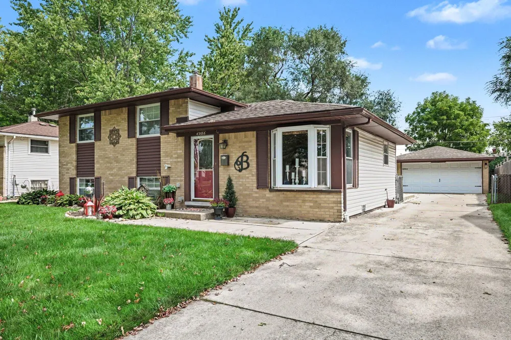 43666 Deborah Drive Sterling Heights, MI 48313