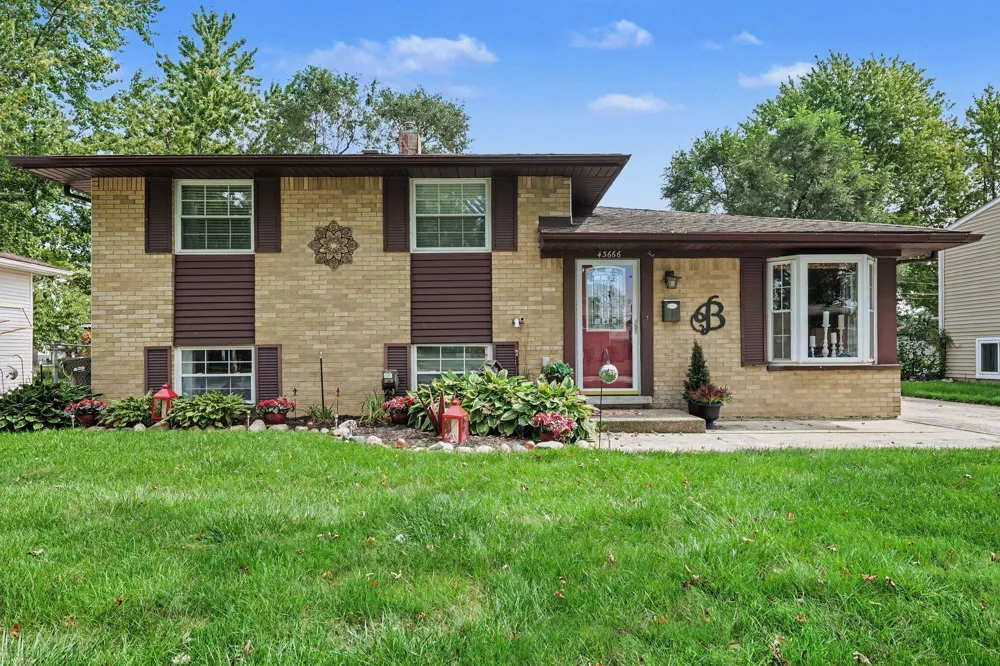 43666 Deborah Drive Sterling Heights, MI 48313