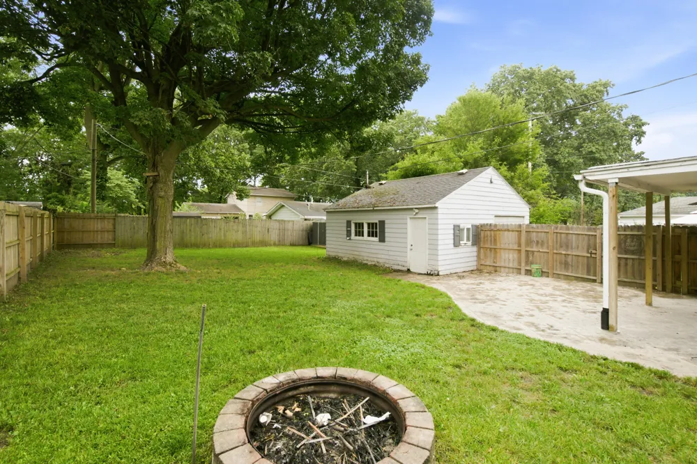 606 Lake Boulevard Paw Paw, MI 49079