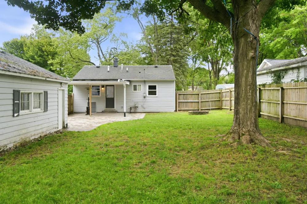 606 Lake Boulevard Paw Paw, MI 49079