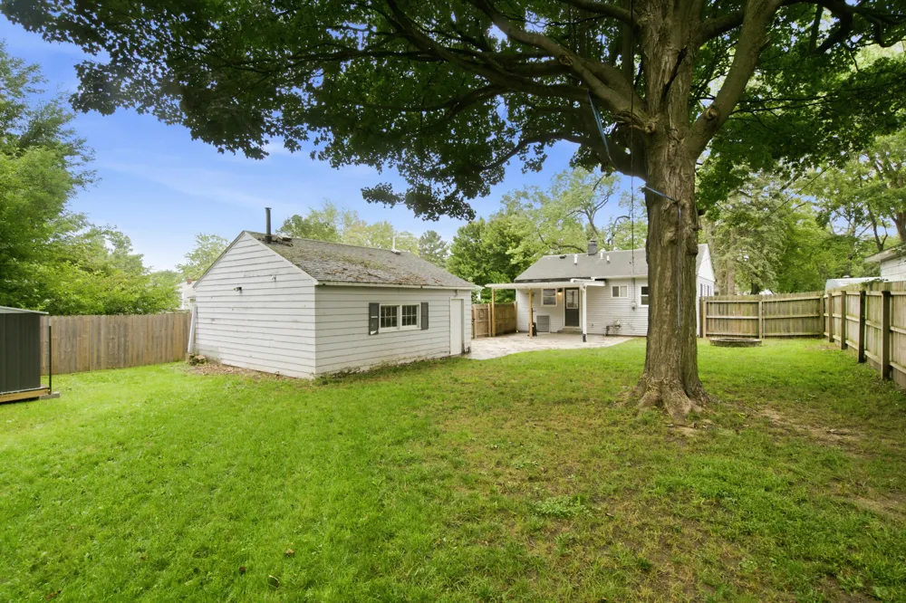 606 Lake Boulevard Paw Paw, MI 49079