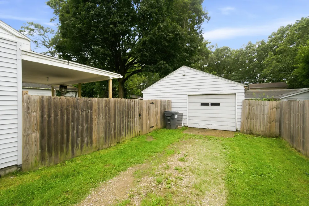 606 Lake Boulevard Paw Paw, MI 49079