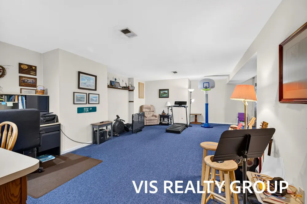 958 W Wellington Court Muskegon, MI 49441