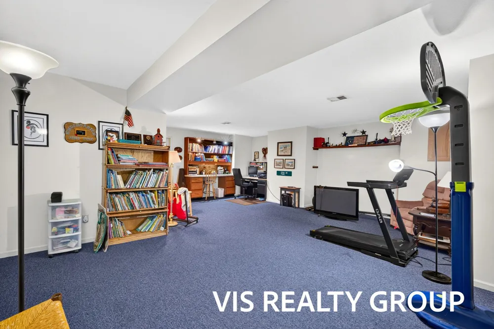 958 W Wellington Court Muskegon, MI 49441