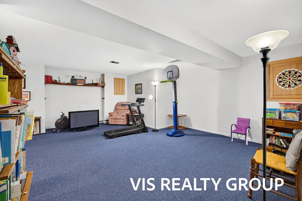 958 W Wellington Court Muskegon, MI 49441