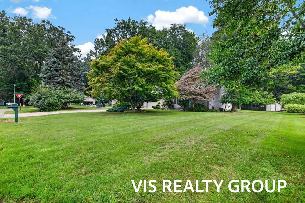 958 W Wellington Court Muskegon, MI 49441