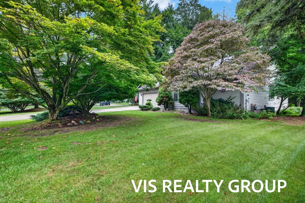 958 W Wellington Court Muskegon, MI 49441