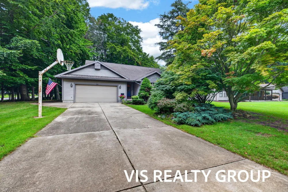 958 W Wellington Court Muskegon, MI 49441