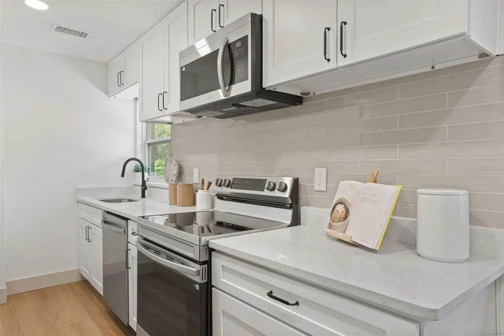 421 OAKHURST STREET Altamonte Springs, FL 32701