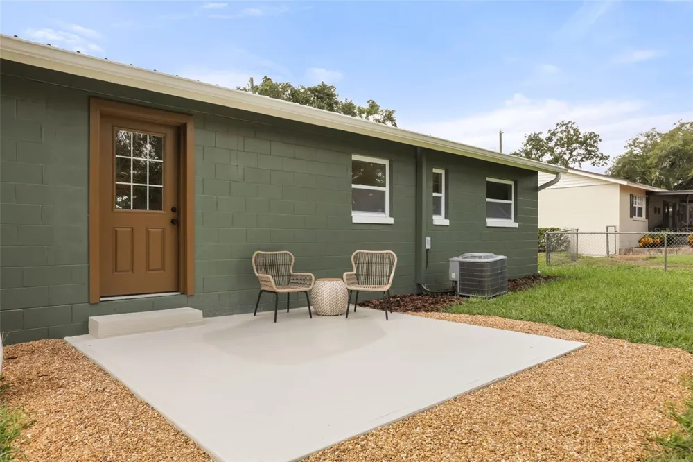 421 OAKHURST STREET Altamonte Springs, FL 32701