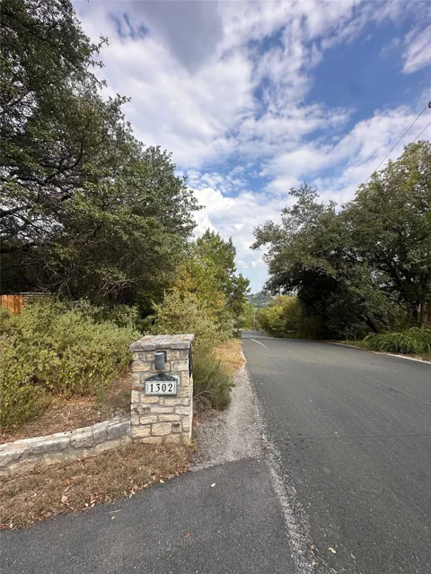 1302 Ridgecrest Drive