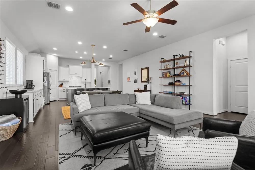 8116 Bestride Bend Austin, TX 78744