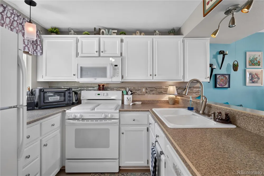 2227 Sunridge Circle #30 Broomfield, CO 80020