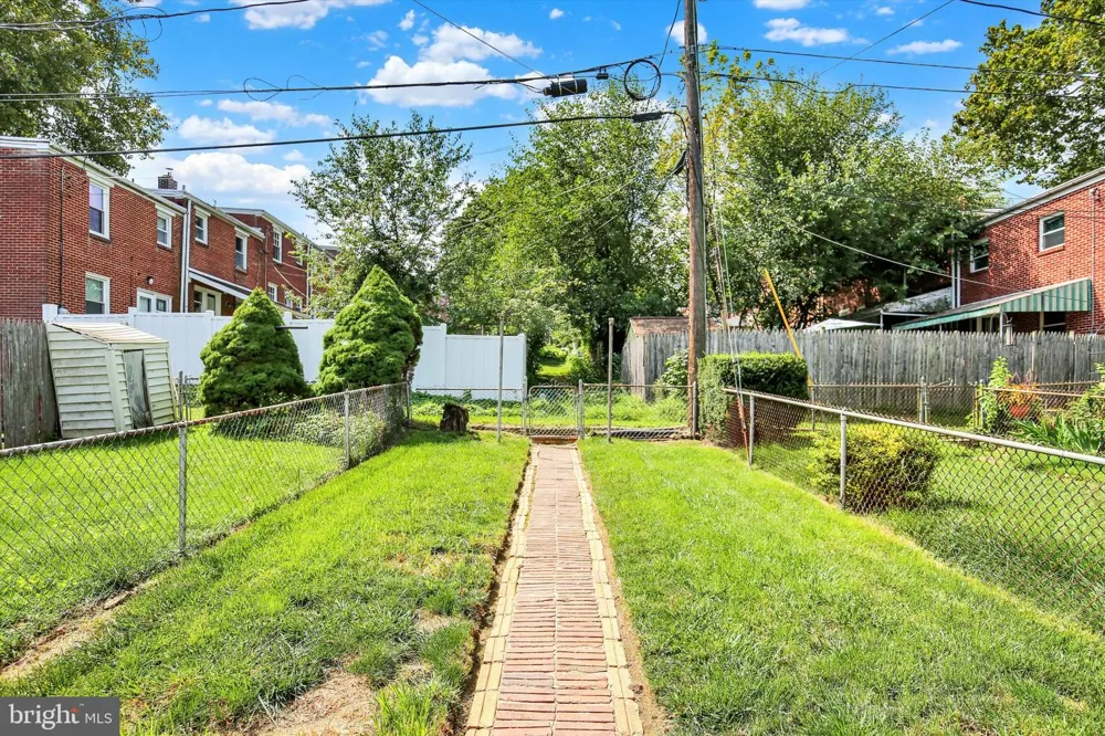 512 FAIRVIEW AVENUE Lancaster, PA 17603