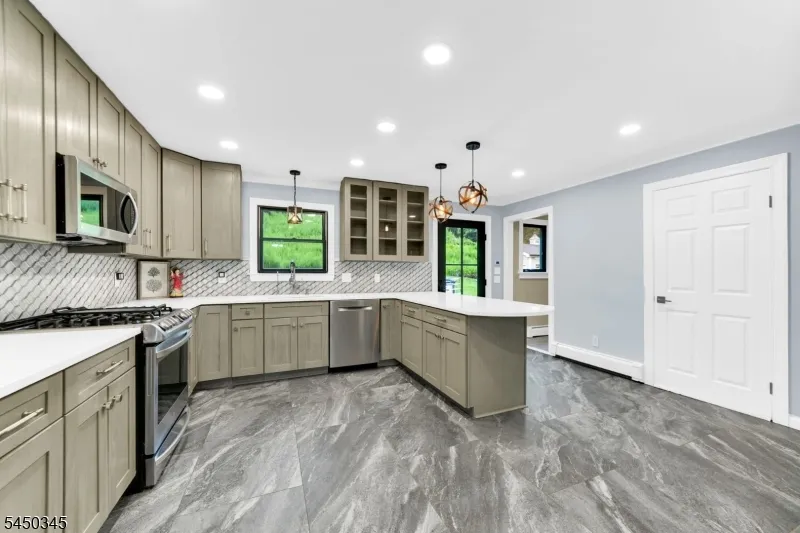17 Rockaway Valley Rd Montville, NJ 07005