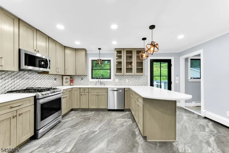 17 Rockaway Valley Rd Montville, NJ 07005