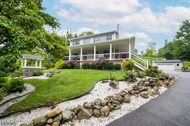 17 Rockaway Valley Rd Montville, NJ 07005