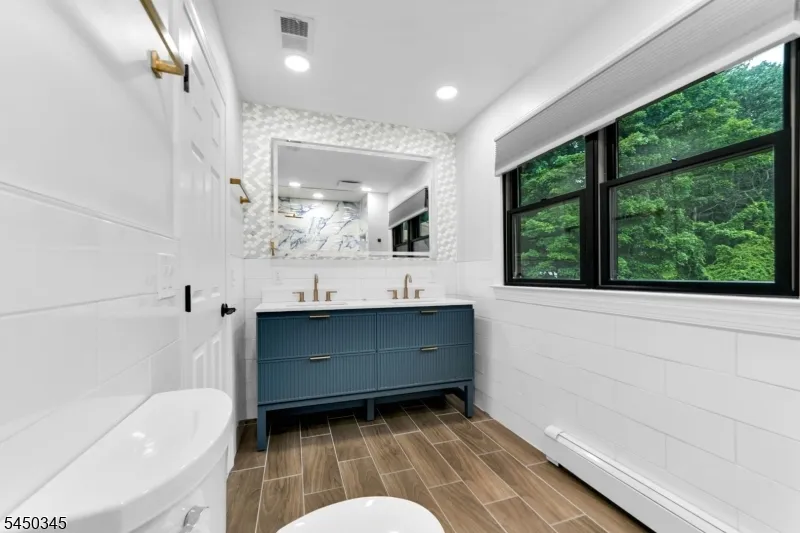 17 Rockaway Valley Rd Montville, NJ 07005