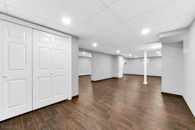 17 Rockaway Valley Rd Montville, NJ 07005