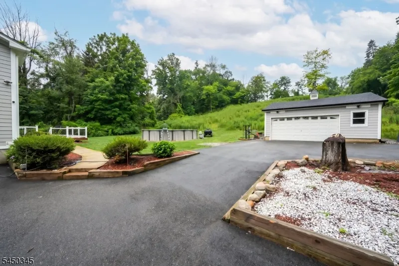 17 Rockaway Valley Rd Montville, NJ 07005