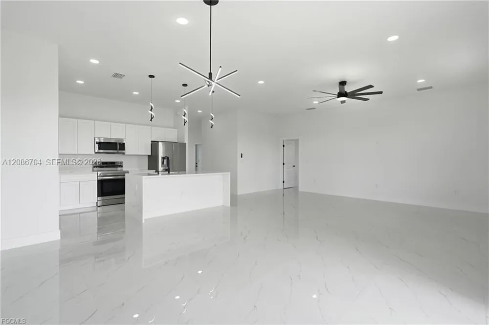 9014 Lawn CT La Belle, FL 33935