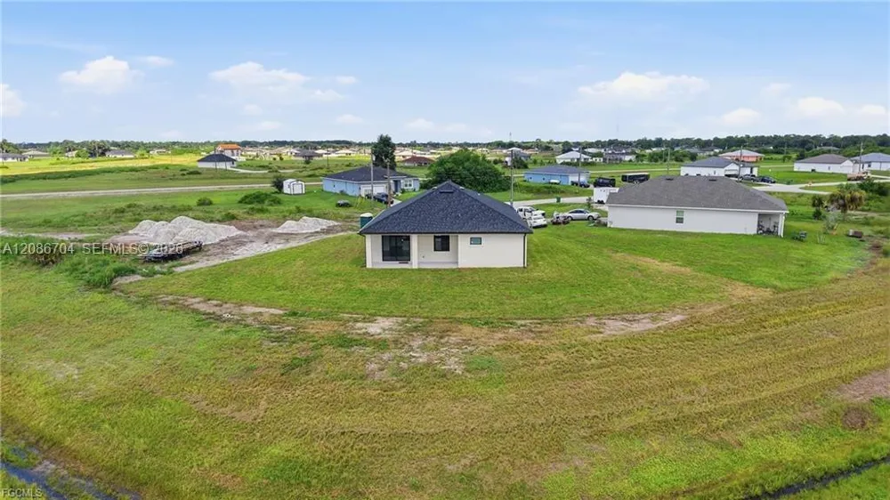 9014 Lawn CT La Belle, FL 33935