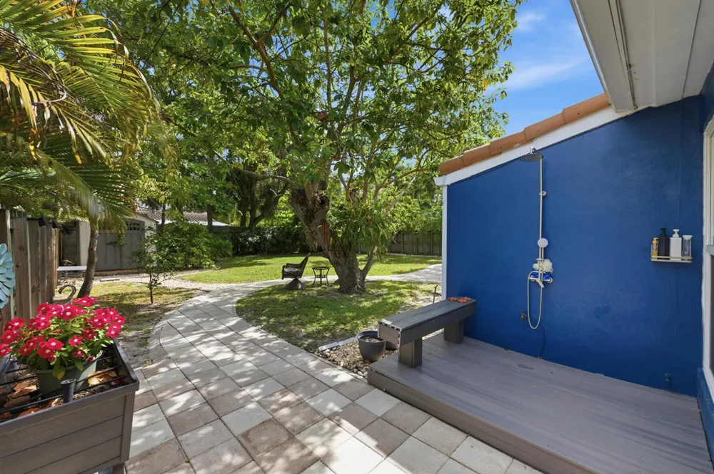 1421 SW 20 STREET Fort Lauderdale, FL 33315