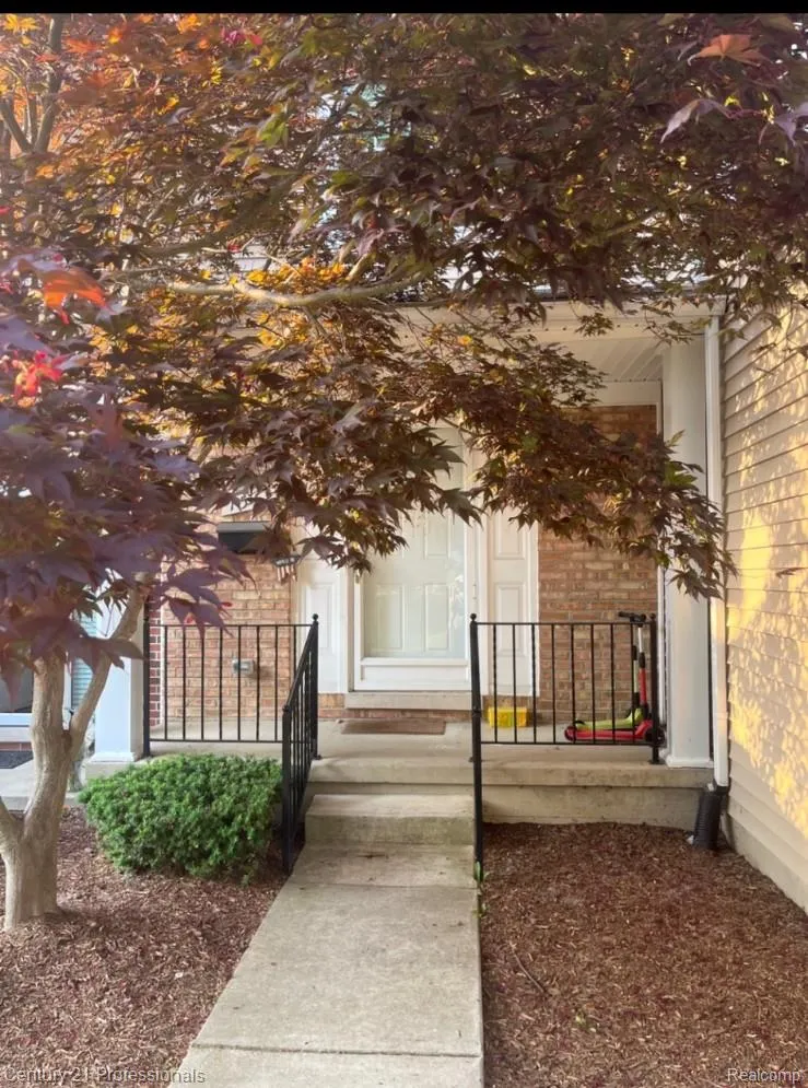 1542 Brentwood Drive Troy City, MI 48098
