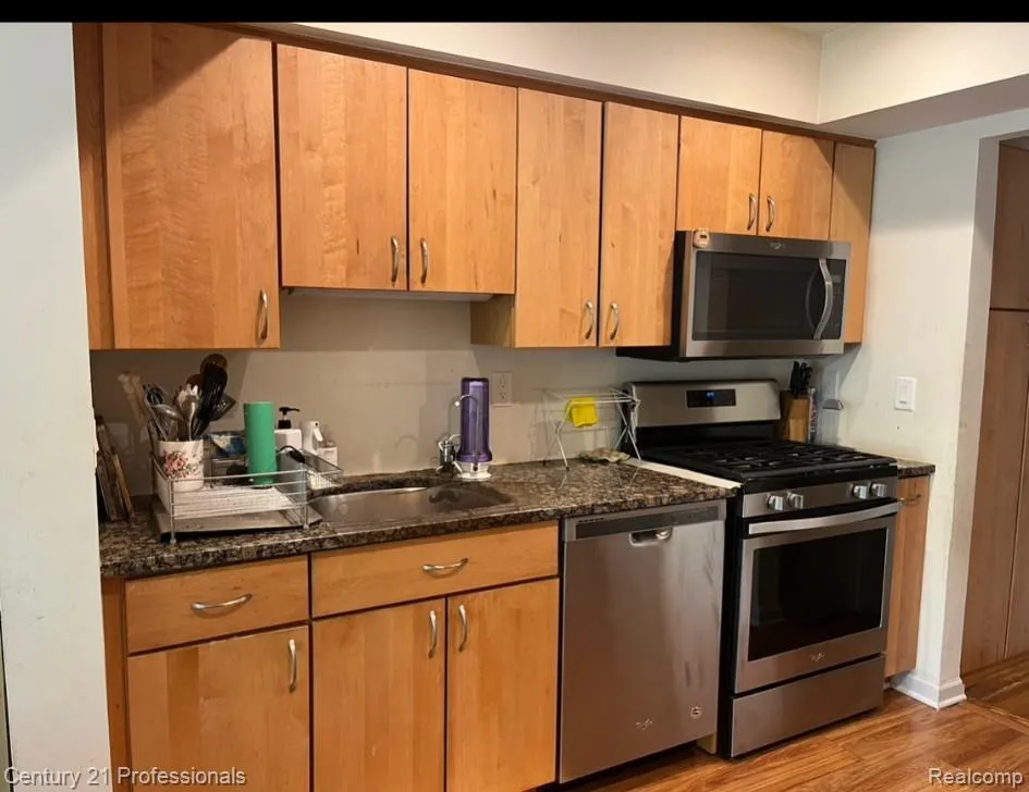 1542 Brentwood Drive Troy City, MI 48098