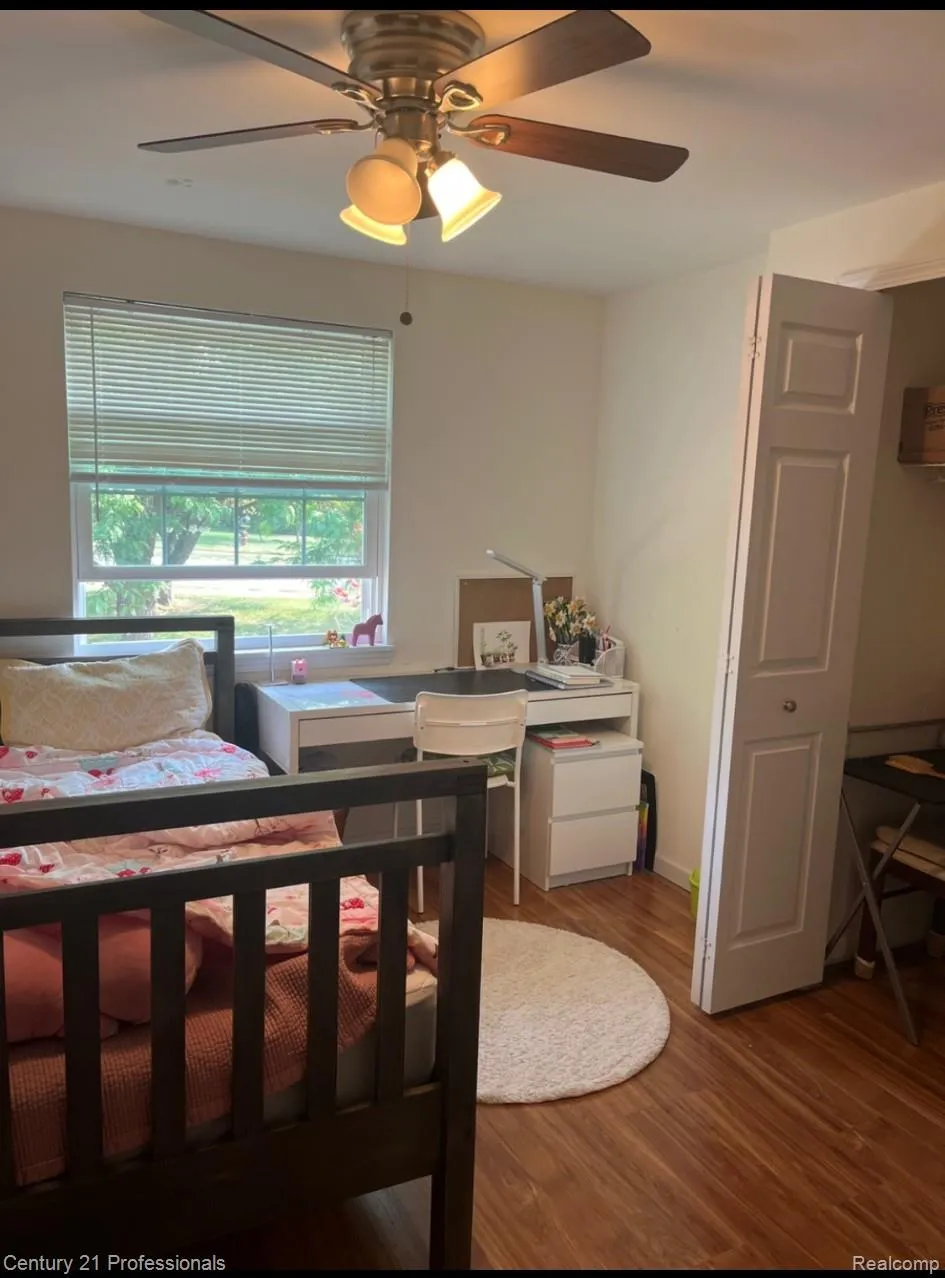 1542 Brentwood Drive Troy City, MI 48098