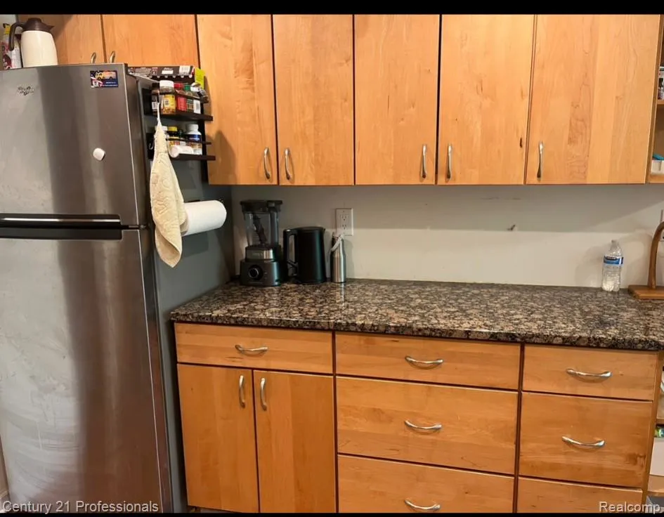 1542 Brentwood Drive Troy City, MI 48098