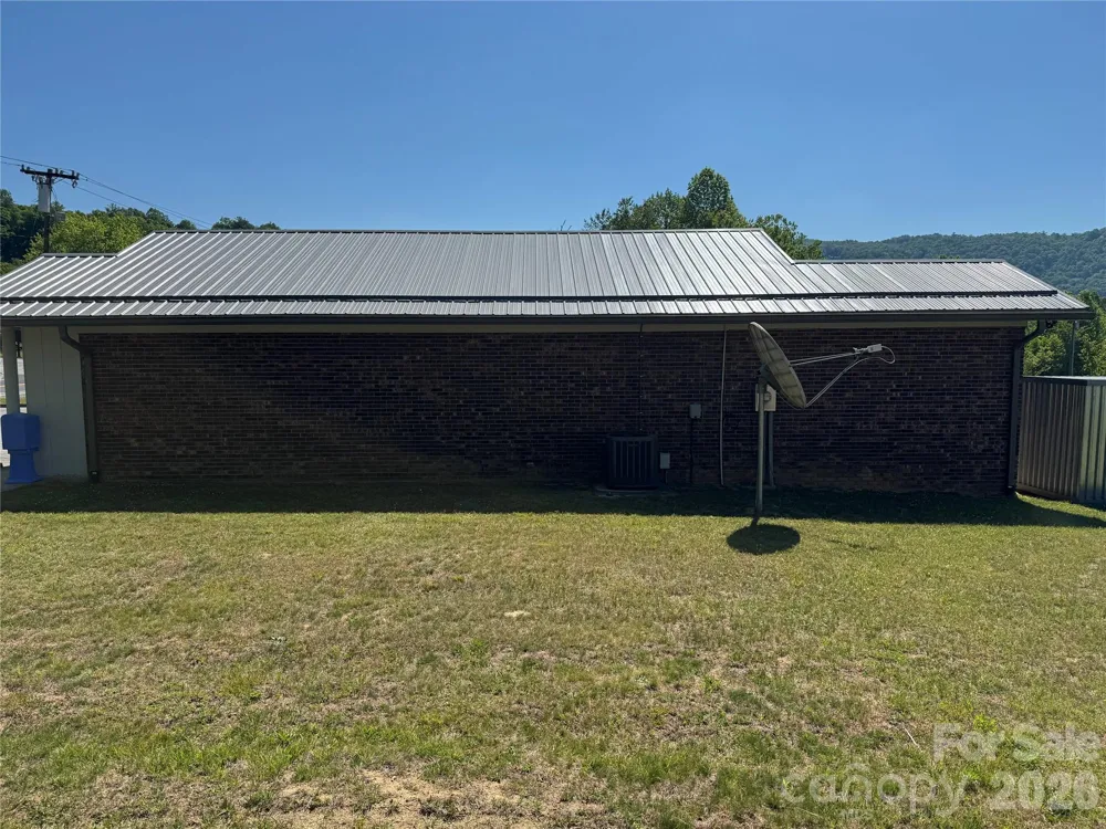 5858 Old Hendersonville Highway Pisgah Forest, NC 28768