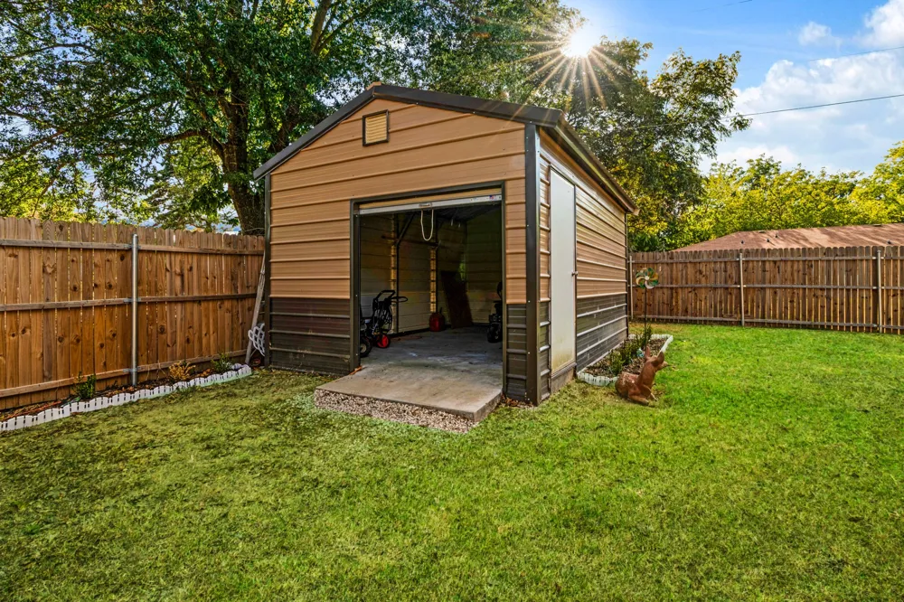 650 FENDLEY Blossom, TX 75416