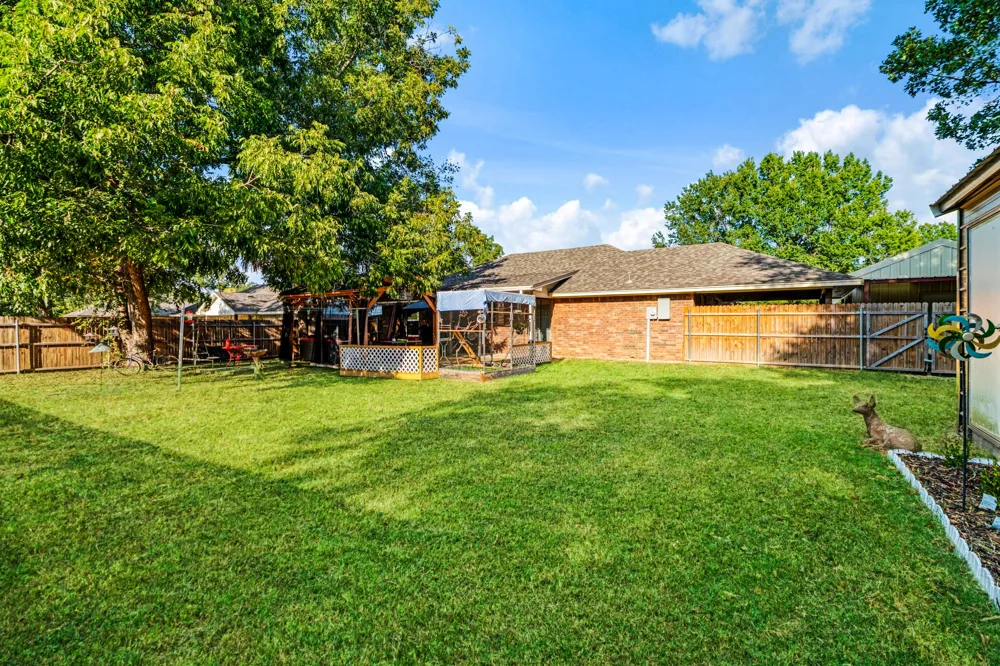 650 FENDLEY Blossom, TX 75416