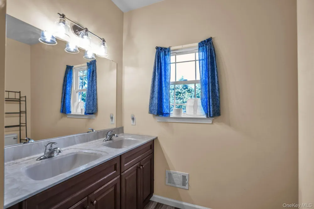 53 Highland View Place Middletown, NY 10940