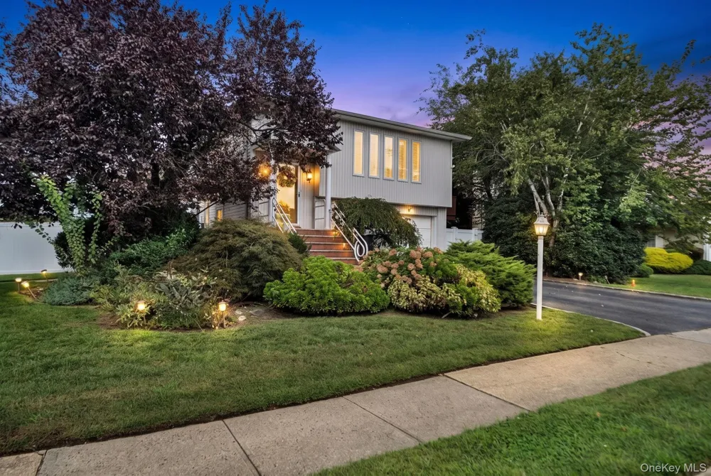285 Oak Street Massapequa, NY 11758