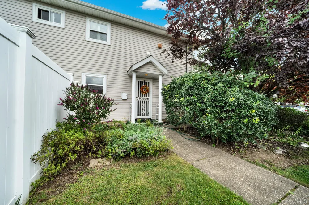 285 Oak Street Massapequa, NY 11758