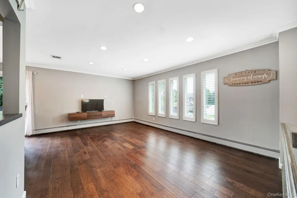 285 Oak Street Massapequa, NY 11758